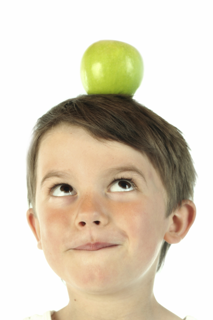 Dieťa s jablkom